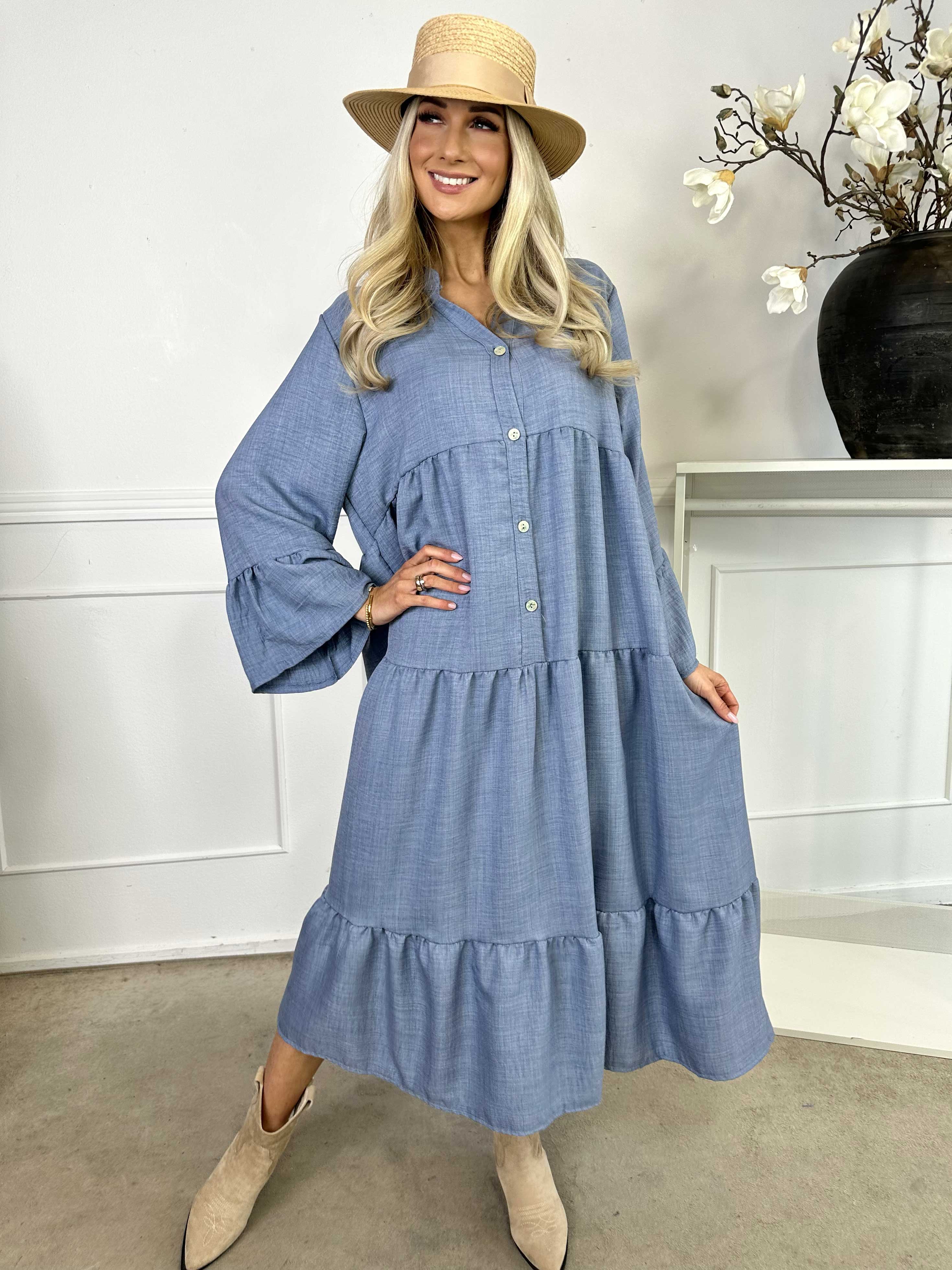 Arjana - Sød kjole med lag på lag look og knapper